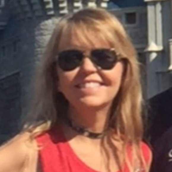 Meet your Posher, Leslie - Picture 2 of 3